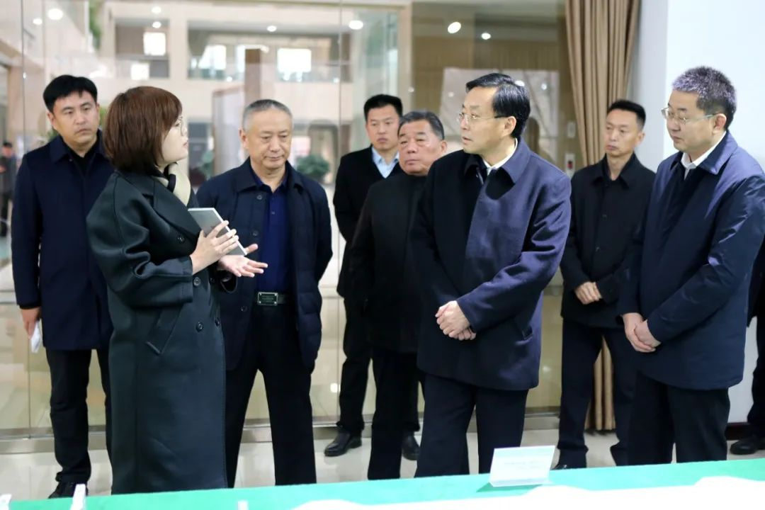 鄒平市委副書(shū)記、代市長(zhǎng)張謙一行來(lái)山東三星集團(tuán)調(diào)研