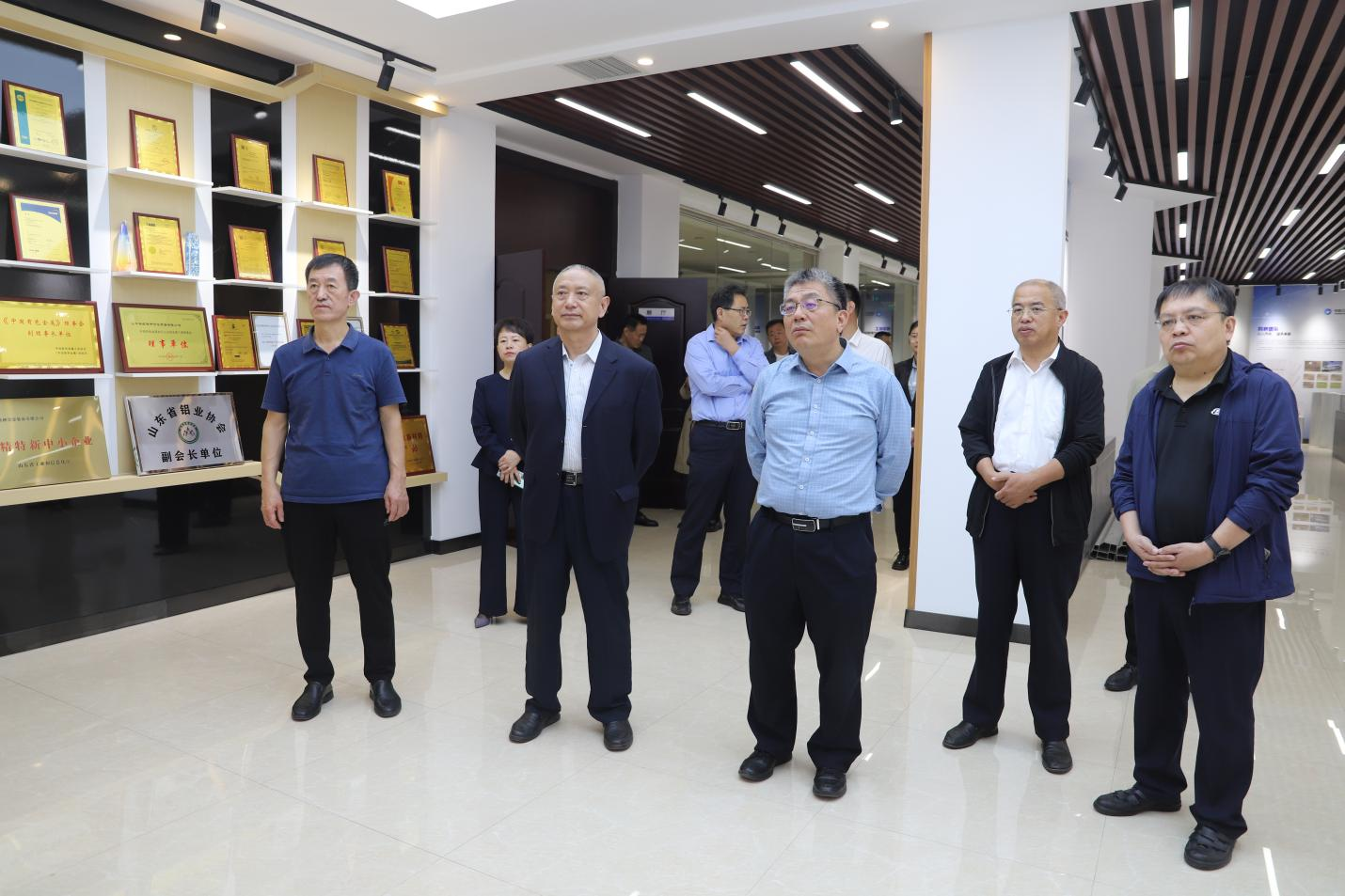 山東省市場監(jiān)管局二級巡視員、計量處處長趙風勇一行來山東三星集團調(diào)研