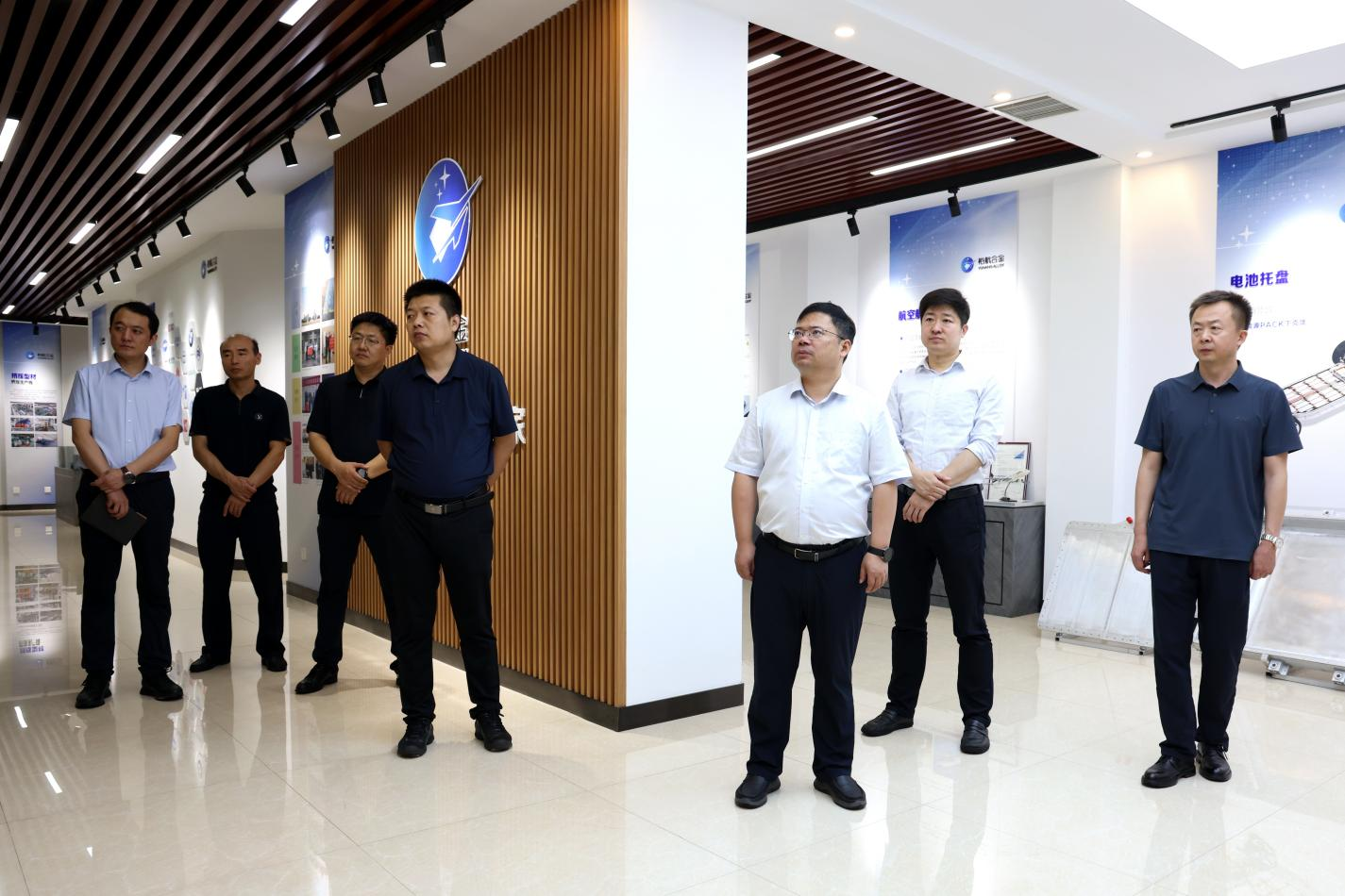 中國鐵建電氣化局集團(tuán)軌道交通器材有限公司黨委書記、執(zhí)行董事劉如久一行來山東三星集團(tuán)考察